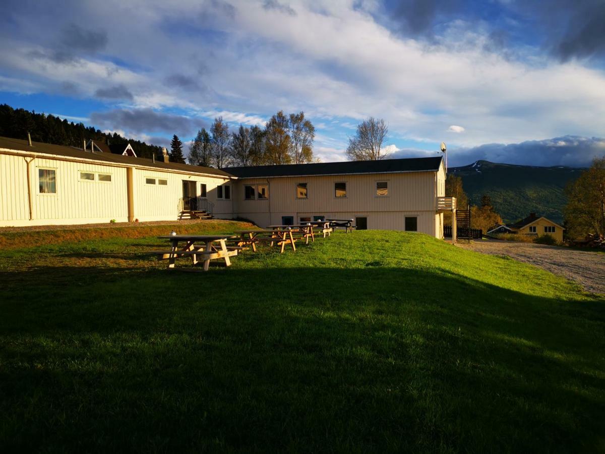 Dombas Gjestehus Exterior foto